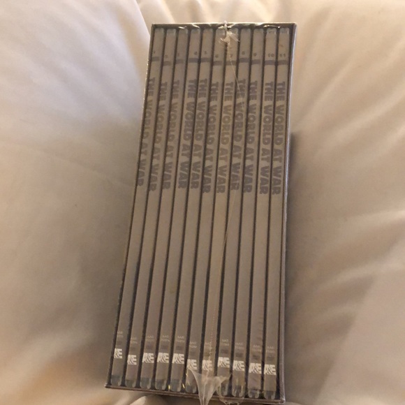 ✨HOST PICK ✨ THE WORLD AT WAR BOX SET *SEALED/NEW DVDS - Picture 4 of 4